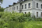 №8129 дві 2-х поверхові будівлі та одна ділянка з будинком на перехресті Саєнка-Київське шосе
