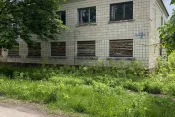 №8129 дві 2-х поверхові будівлі та одна ділянка з будинком на перехресті Саєнка-Київське шосе