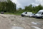 №8129 дві 2-х поверхові будівлі та одна ділянка з будинком на перехресті Саєнка-Київське шосе