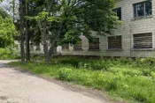 №8129 дві 2-х поверхові будівлі та одна ділянка з будинком на перехресті Саєнка-Київське шосе