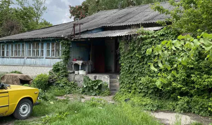 №8129 дві 2-х поверхові будівлі та одна ділянка з будинком на перехресті Саєнка-Київське шосе