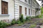 №8129 дві 2-х поверхові будівлі та одна ділянка з будинком на перехресті Саєнка-Київське шосе