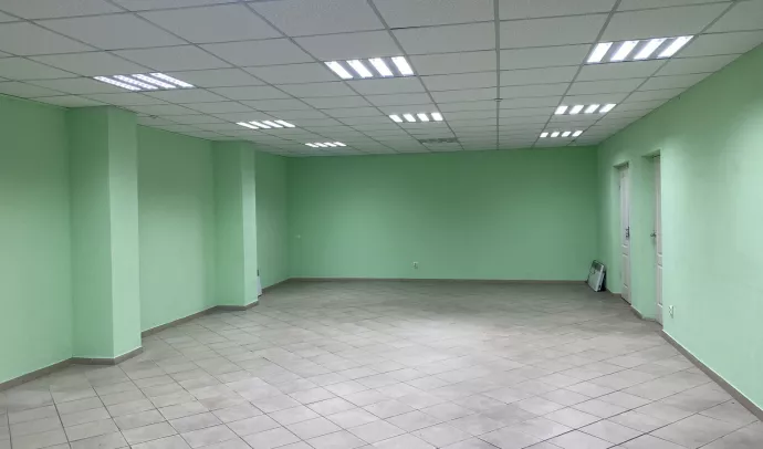 №8160 приміщення під комерцію в центрі міста Житній ринок