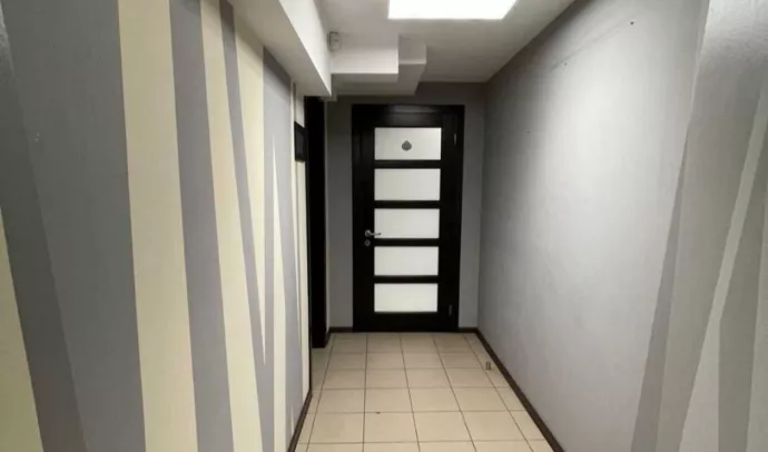 №8168 Продам приміщення вільного призначення на Небесної Сотні