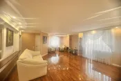 4182 Шикарна квартира на Перемоги