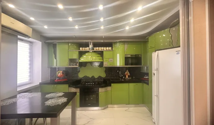 4182 Шикарна квартира на Перемоги
