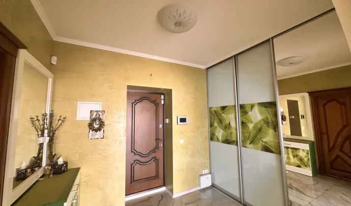 3932 Простора квартира в центрі