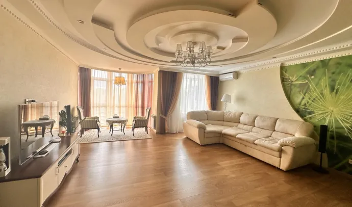 3932 Простора квартира в центрі