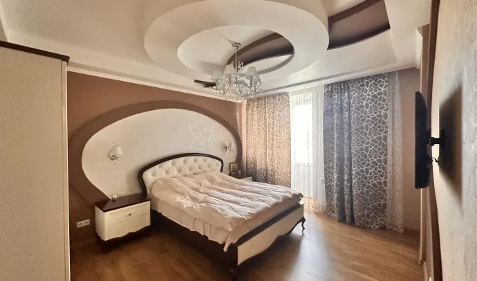 3932 Простора квартира в центрі