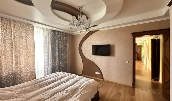 3932 Простора квартира в центрі