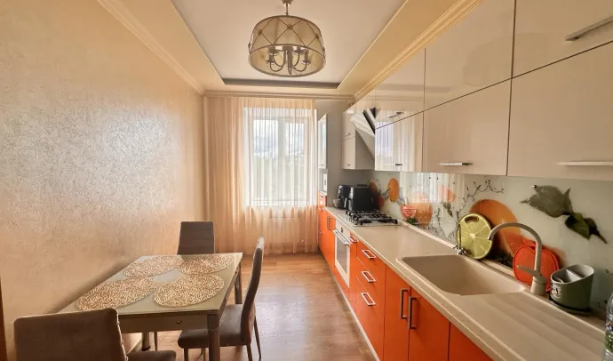 3932 Простора квартира в центрі