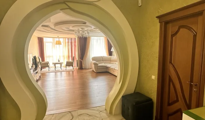 3932 Простора квартира в центрі