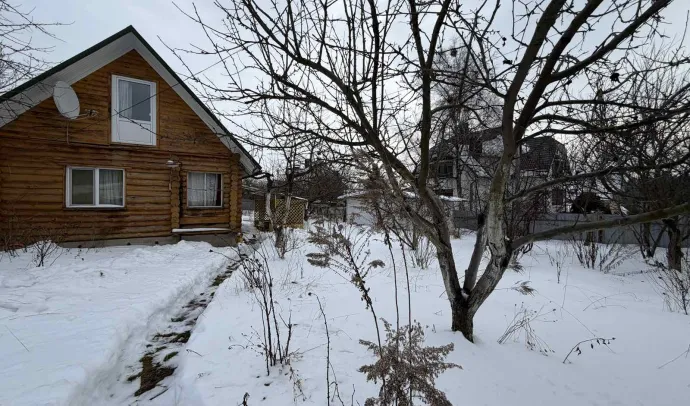 6082 Будинок біля річки