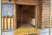 6082 Будинок біля річки