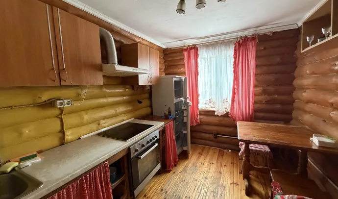 6082 Будинок біля річки