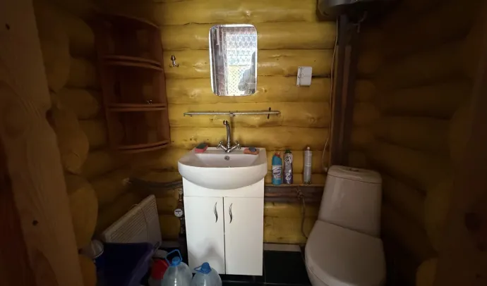 6082 Будинок біля річки